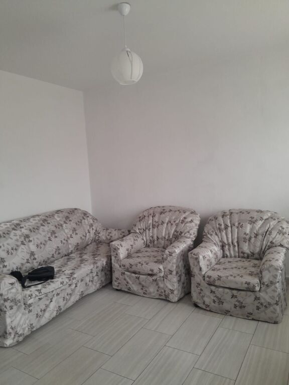 🏡 Jepet me Qera Apartament 1+1 Buzë Unazës, tek Rruga Bardhyl