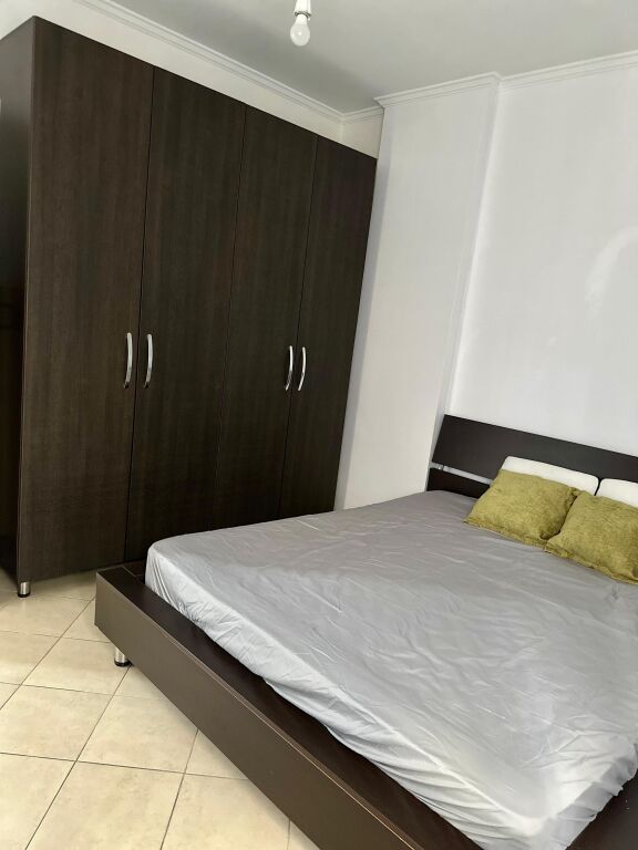 Jepet me qera Apartament 2+1 Fresk / Perballe Restorant Fresku