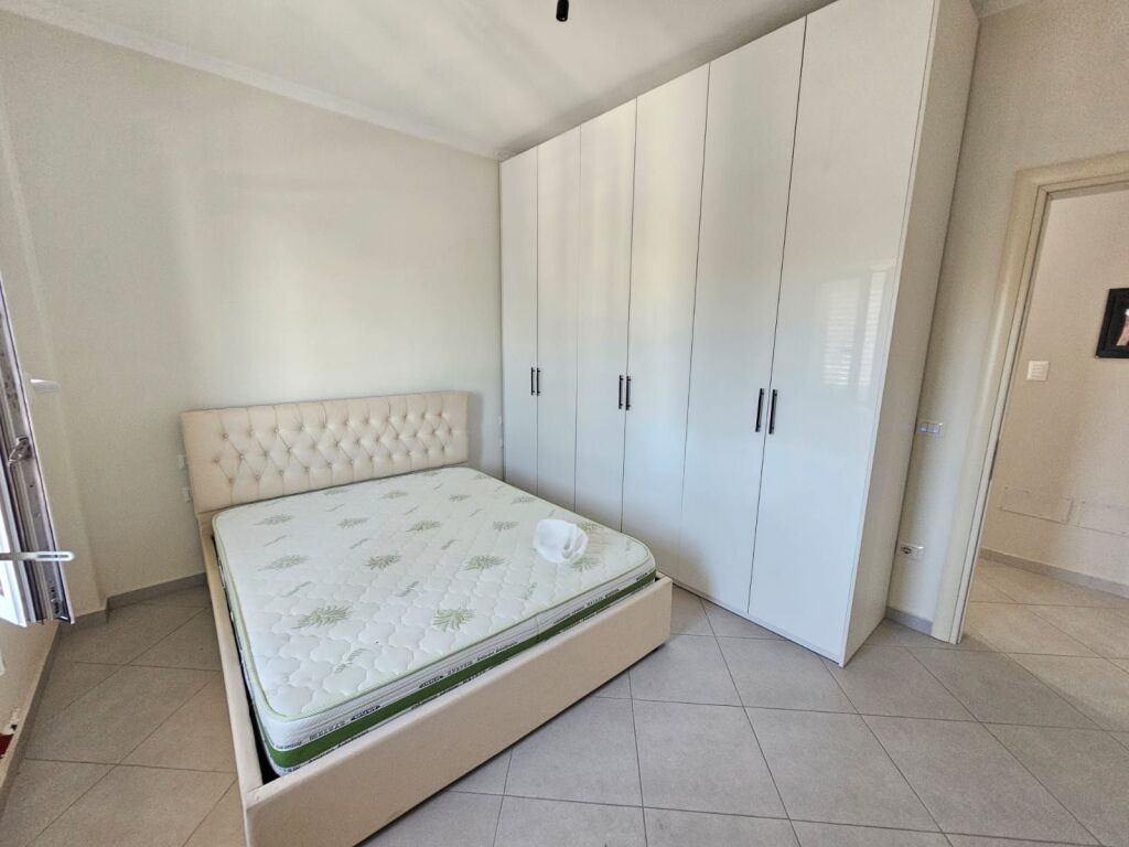 JEPET ME QERA SUPER APARTAMENT 2+1 I MOBILUAR  NE ISH KËNETË DURRËS