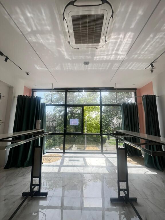 JEPET ME QERA AMBIENT BIZNESI PRANE POSTES SHQIPTARE, DURRES