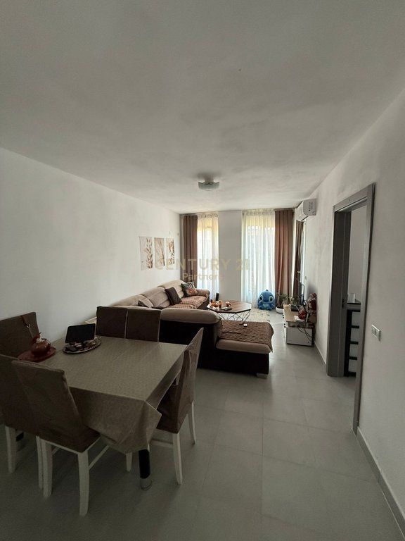 VENDIAMO APPARTAMENTO 2+1+2 ALLA FINE DELLA STRADA 5 MAJI 140.000 € Sup. Totale  100m2