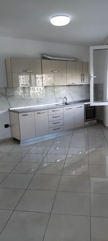 2+1, vuoto, residenziale o ufficio, complesso mateo, zoo, 500 euro