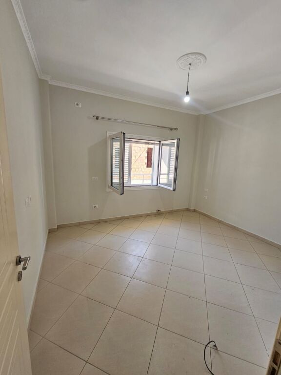 JEPET ME QERA SUPER APARTAMENT 2+1 NE ISH KËNETË DURRËS