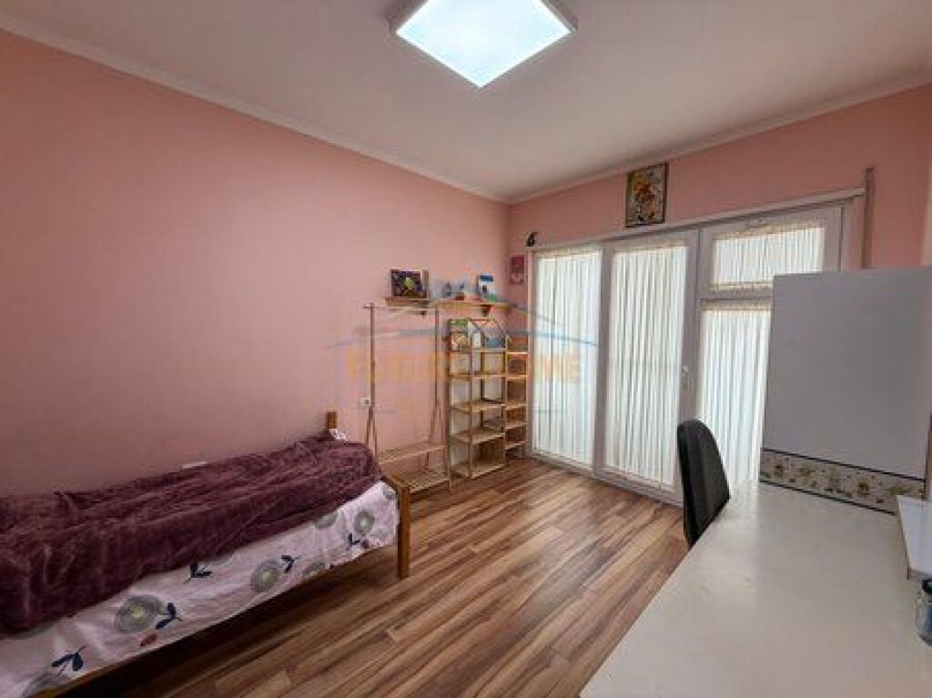 Shitet, Apartament 3+1+2+ Post Parkimi, Liqeni i Thatë, Tiranë.