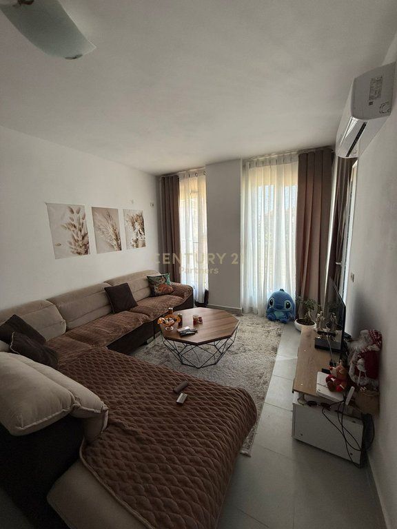 VENDIAMO APPARTAMENTO 2+1+2 ALLA FINE DELLA STRADA 5 MAJI 140.000 € Sup. Totale  100m2