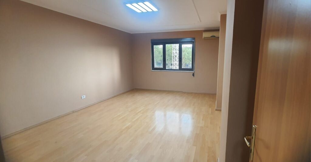 OFFICE SPACE FOR RENT IN THE CENTER