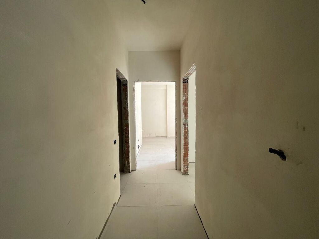 Appartamento 2+1+2 in vendita VIA ELBASAN, PALAZZO DELLE BRIGATE 175.000