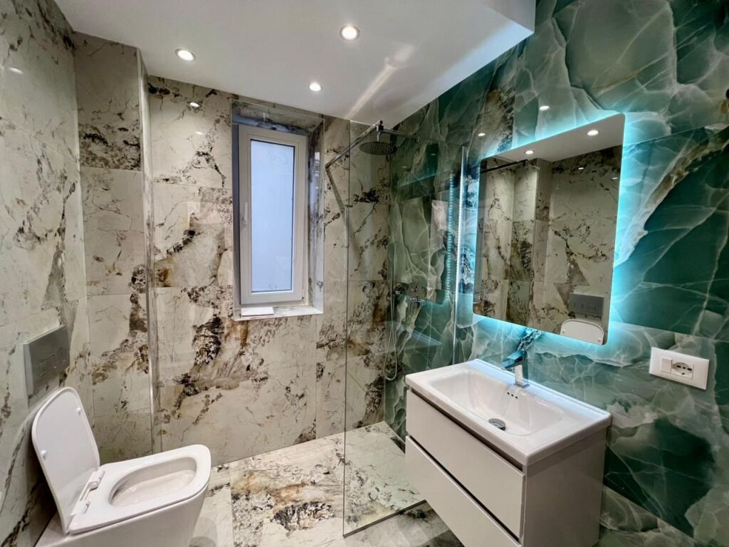 🏘️ In Affitto: Ufficio Luxury 80m² - 2° Piano (Centro - Rruga e Barrikadave) 🔥 Ideale per la tua attività | Super opportunità ✨️ 1000€ Netti/Mese 💶💶