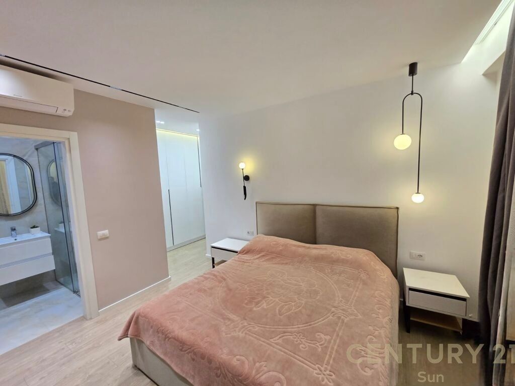 Apartament luksoz 2+1+2 Poste Parkimi me qira tek Liqeni i Thate