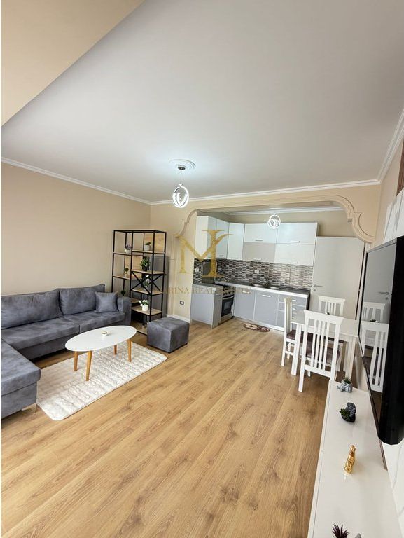 Shitet apartament 1+1 tek ish-Rajoni i Policisë, Durrës
