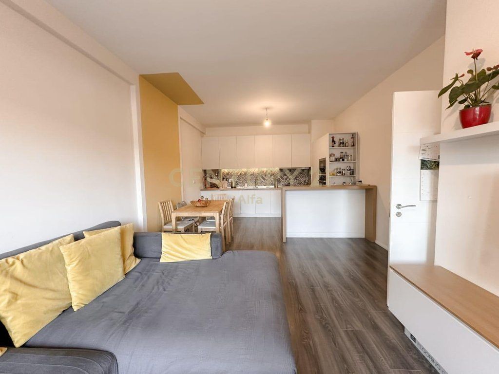 Vendiamo appartamento 2+1 di fronte all'UET a Porcelan!