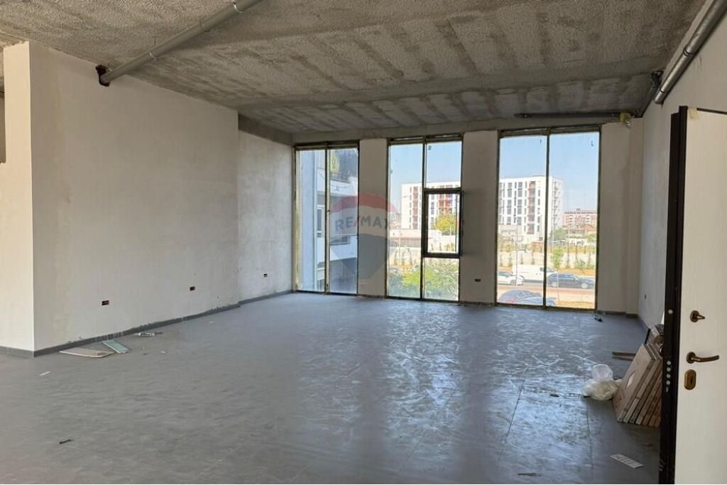 AMBIENT BIZNESI PER QIRA TE RRUGA DRITAN HOXHA