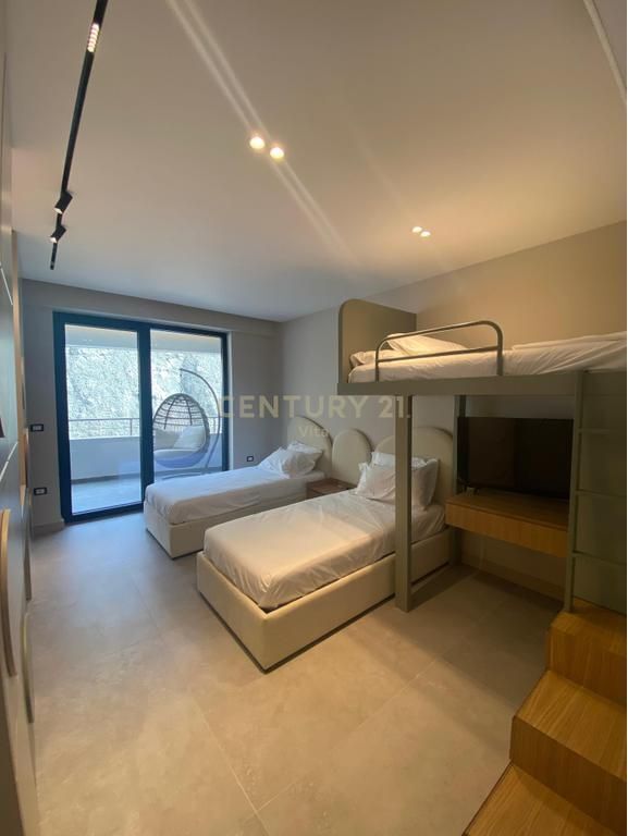 SHITET APARTAMENT 2+1+2 + POST ME PAMJE DETI TEK RESIDENCA "WHITE HILL"!!430,000 €  Sip. Totale  138m2  Sip. e brendshme  122m2  Dhomat e