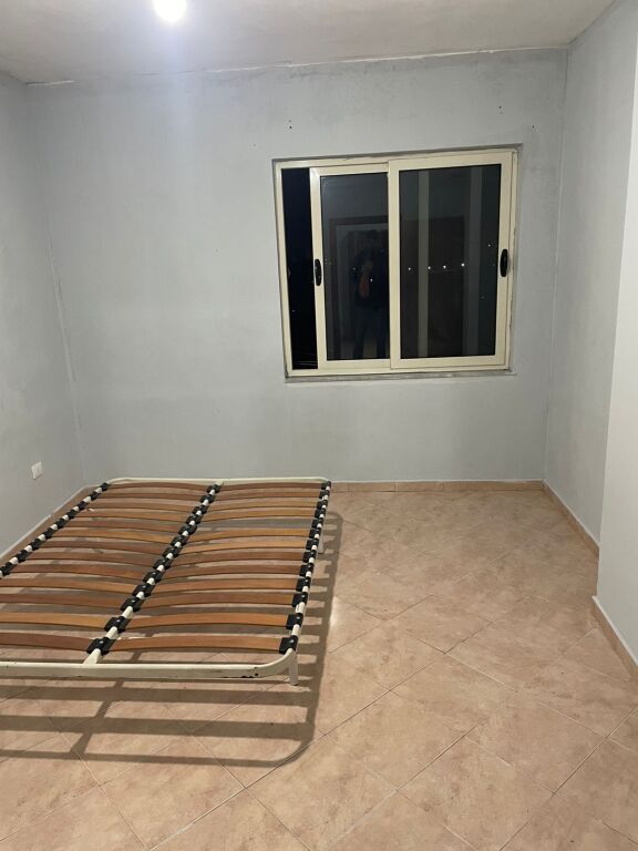 Jepet  me qera apartament  1+1 në Yzberisht