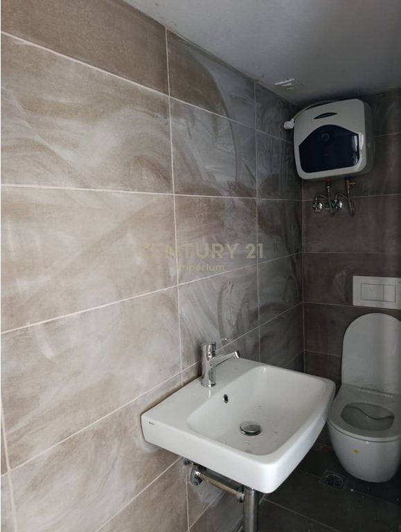 Ambient Komercial për Qira – Rruga Karl Gega 1,200 € /Muaj
