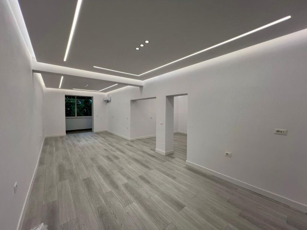 🏘️ In Affitto: Ufficio Luxury 80m² - 2° Piano (Centro - Rruga e Barrikadave) 🔥 Ideale per la tua attività | Super opportunità ✨️ 1000€ Netti/Mese 💶💶