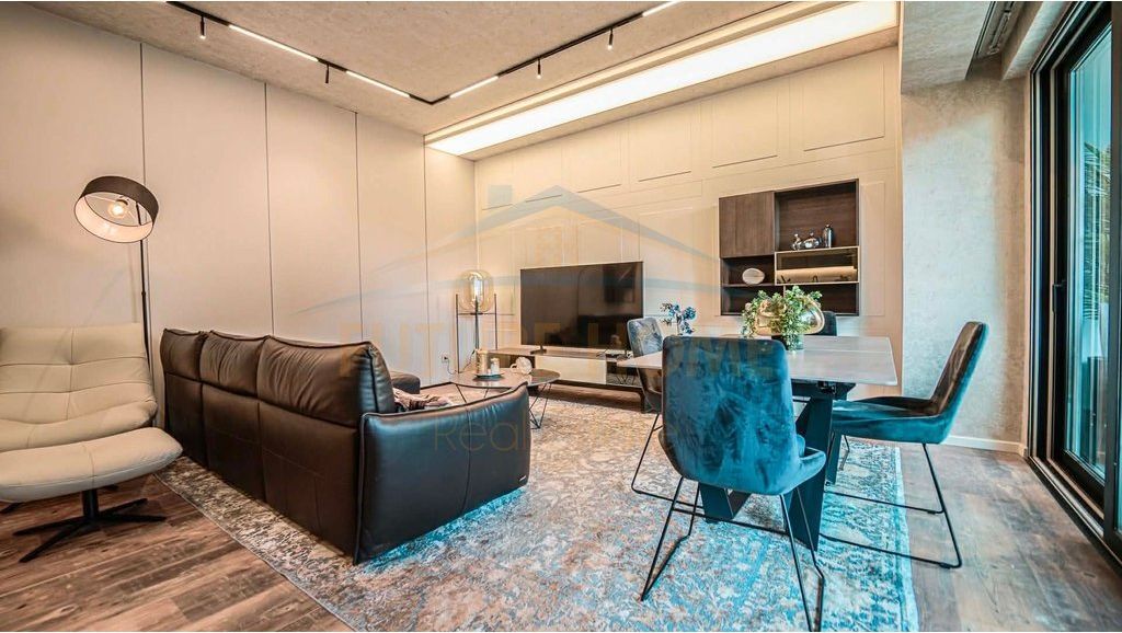 Shitet, Apartament 2+1+2, Ambasador 3, Tiranë