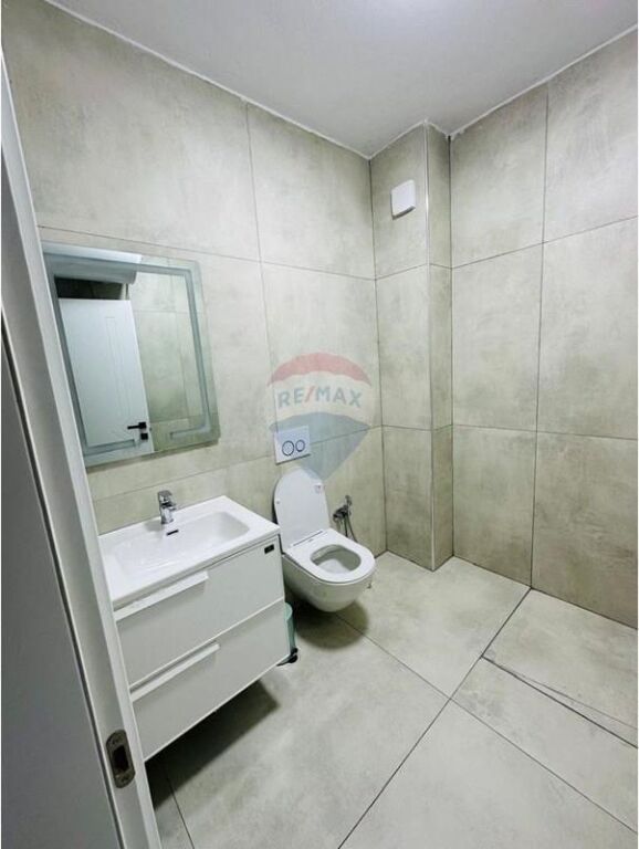 Jepet me qira apartament 2+1+2 te Rruga e Durresit