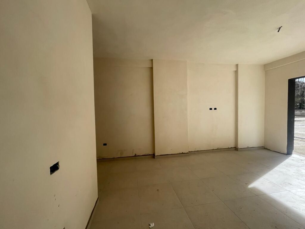Appartamento 2+1+2 in vendita VIA ELBASAN, PALAZZO DELLE BRIGATE 175.000