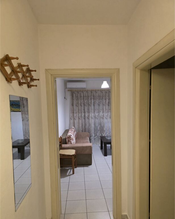 🏡 Appartamento 1+1 in affitto a Xhamllik – 40.000 Lek/mese