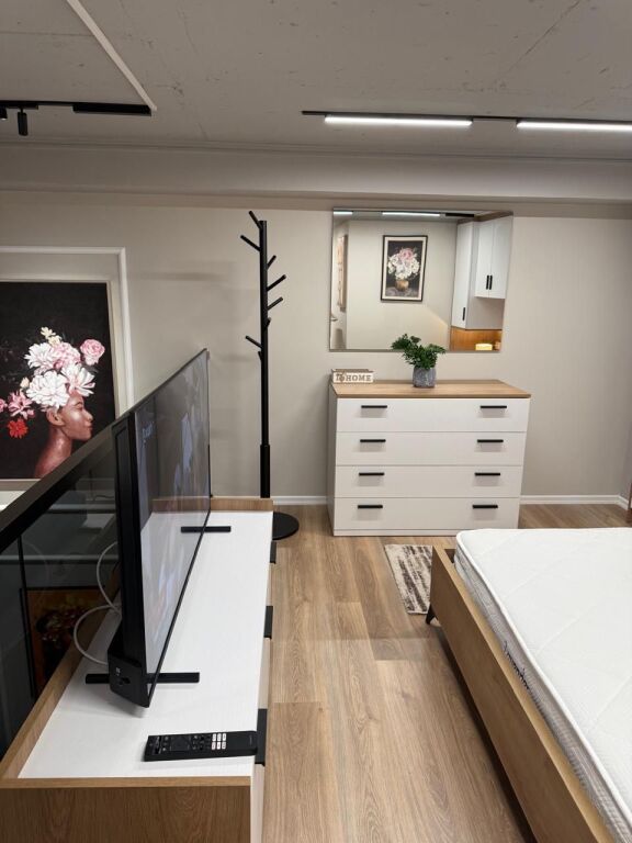 🏡 Duplex moderno in affitto 📍 Via Kavaja, di fronte American 3 🏢 Complesso Golden Park 3, 1° piano 🚗 Posto auto incluso  ✨ Arredamento moderno e lavori di qualità 💶 60.000 Lek / mese