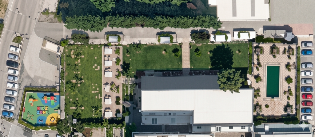 INVESTMENT OPPORTUNITY: BUSINESS COMPLEX HIGHWAY TR DR FOR SALE