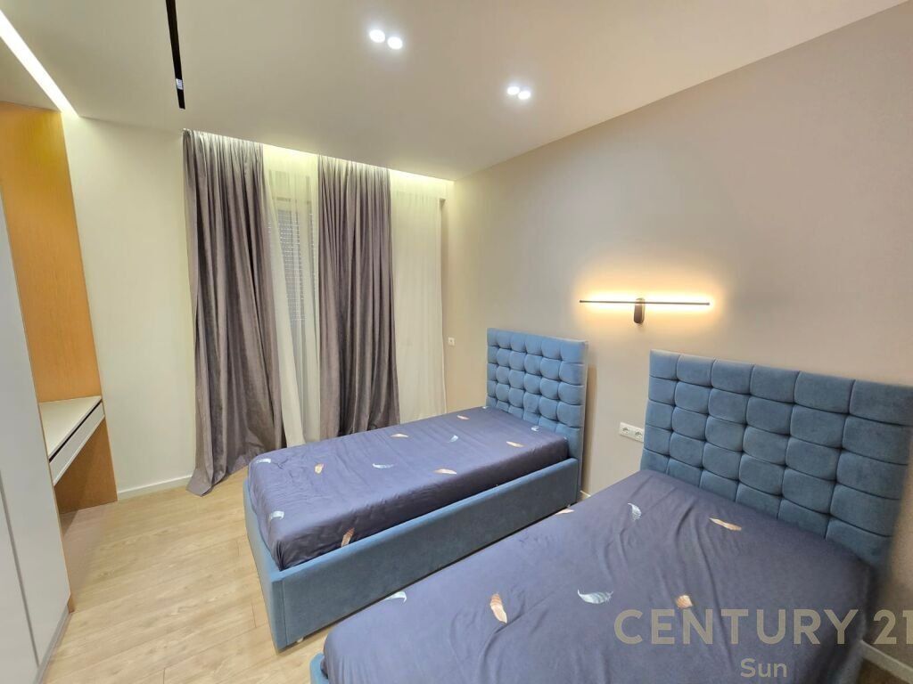 Apartament luksoz 2+1+2 Poste Parkimi me qira tek Liqeni i Thate