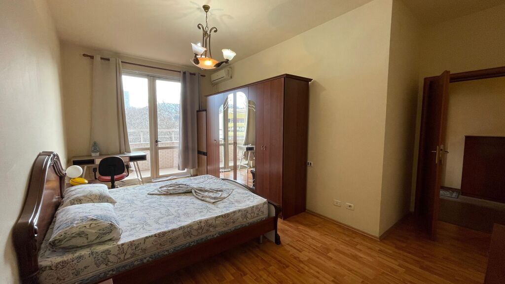 Myslym Shyri prane Drejtorise se Policis jepet me qera apartament 2+1+2,i mobiluar 85,000Leke