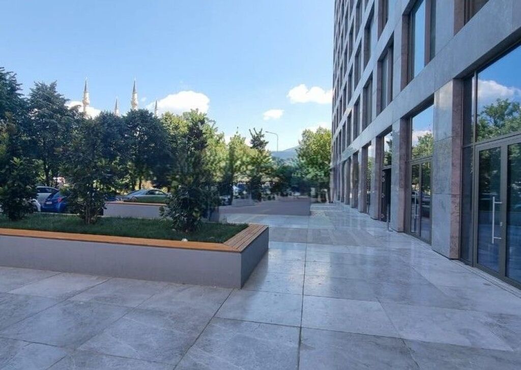 Zyre Për Shitje në Downtown One!