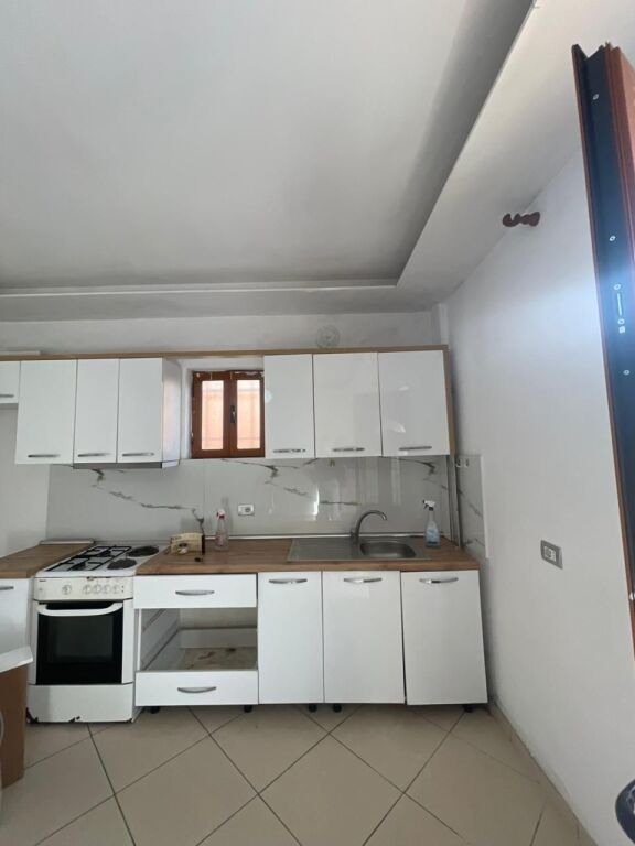 Rent | Shtëpi Private 2 + 1 | Stacioni I Trenit | 300 €/month