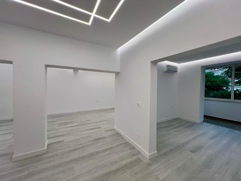 🏘️ In Affitto: Ufficio Luxury 80m² - 2° Piano (Centro - Rruga e Barrikadave) 🔥 Ideale per la tua attività | Super opportunità ✨️ 1000€ Netti/Mese 💶💶
