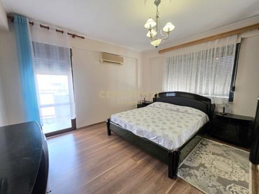 APARTAMENT 2+1+2 PER QIRA NE ISH BLLOK