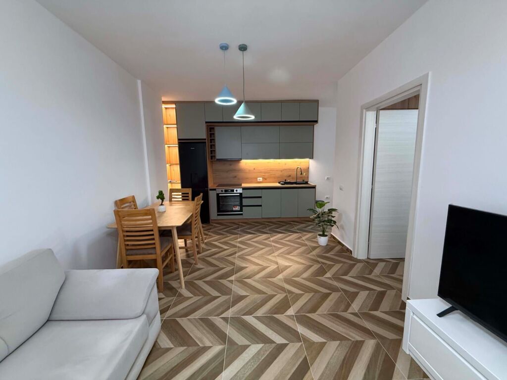 Affittasi 1 più 1 a E88