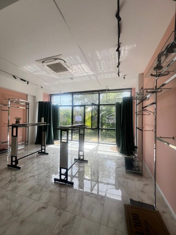 JEPET ME QERA AMBIENT BIZNESI PRANE POSTES SHQIPTARE, DURRES