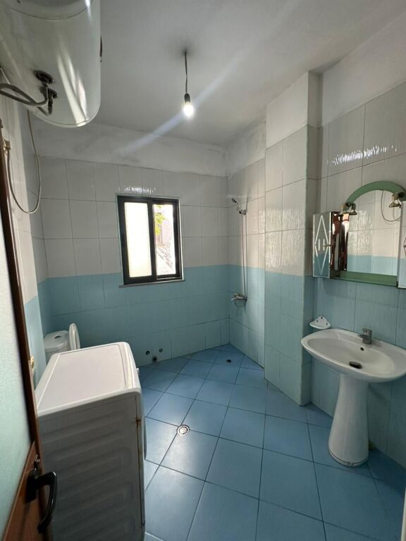 Jepet me qira apartament 1+1 në Astir