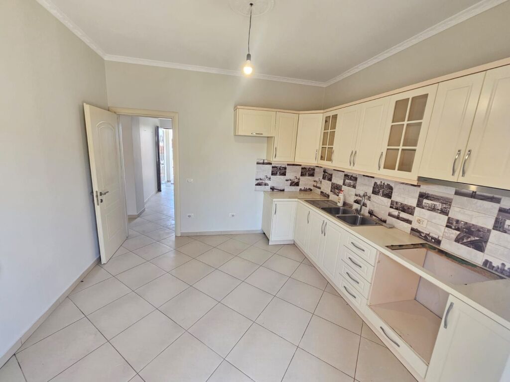 JEPET ME QERA SUPER APARTAMENT 2+1 NE ISH KËNETË DURRËS
