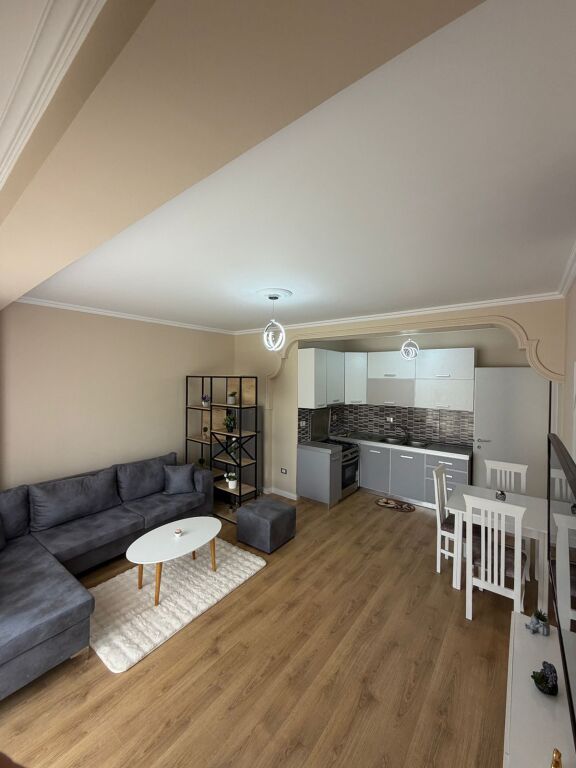 Shitet apartament 1+1 tek ish-Rajoni i Policisë, Durrës