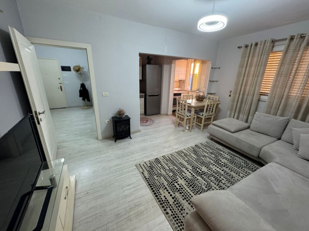 apartament 1+1 me qira tek Materniteti i Ri