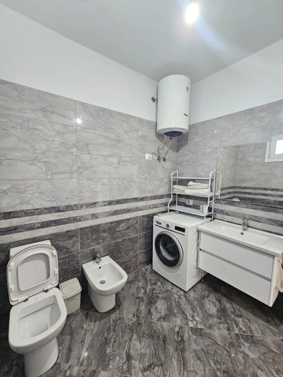 JEPET ME QERA SUPER APARTAMENT 2+1 I MOBILUAR  NE ISH KËNETË DURRËS