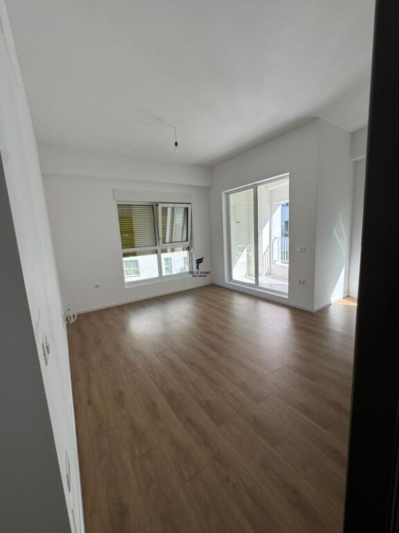 UFFICIO IN AFFITTO 65 M2 ALI DEMI 35.000 LEKE FH-73188