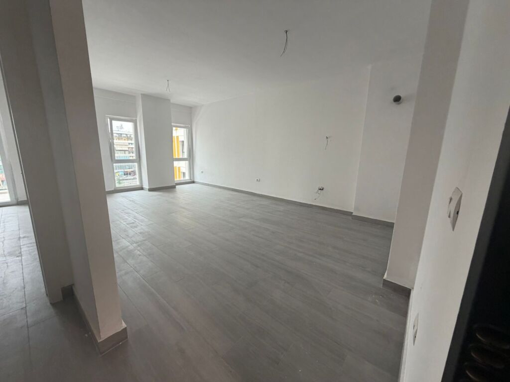 Zogu i Zi_jepet me qira apartament 1+1 bosh