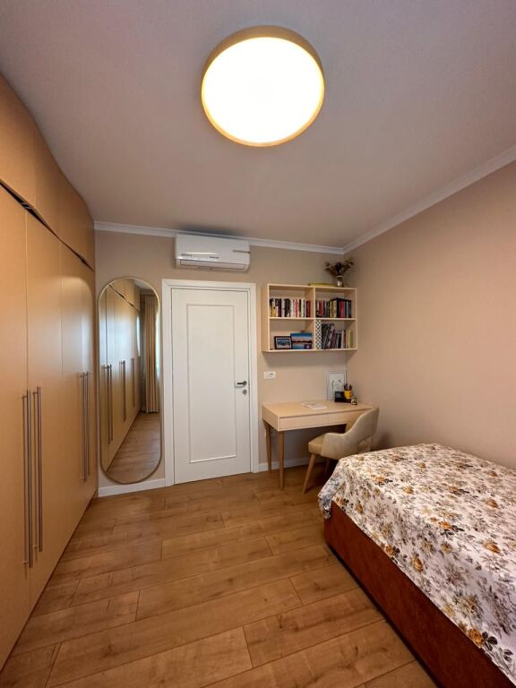 Qera,Apartament 3+1+2+Post parkimi Stacioni i Trenit,Tirana.