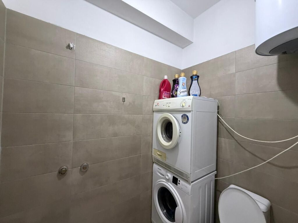 🏡 Jepet me qira apartament 3+1+2 📍 Tek 5 Maji💶 Çmimi: 700 Euro / muaj (i diskutueshëm)