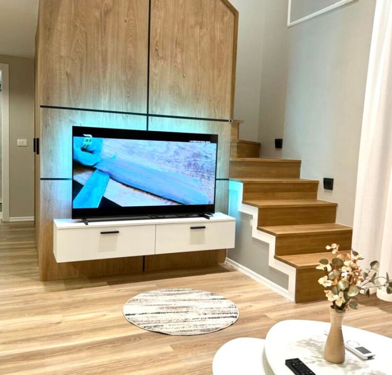 In Affitto: Duplex + 1 Posto Auto 📍Golden Park 3 (Di fronte a American Hospital 3) - 60.000 Lek/Mese - S.80m²