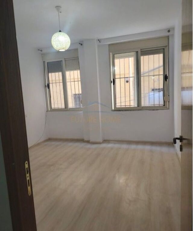 Vendesi in vendita, Appartamento 2+1, Via 5 Maji, Tirana