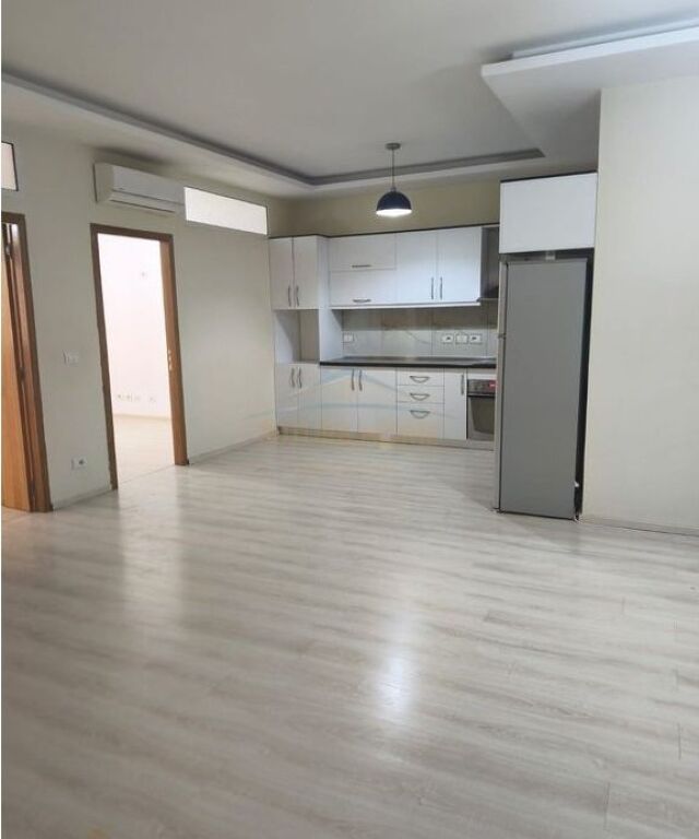 Vendesi in vendita, Appartamento 2+1, Via 5 Maji, Tirana