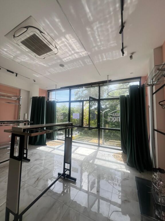 JEPET ME QERA AMBIENT BIZNESI PRANE POSTES SHQIPTARE, DURRES