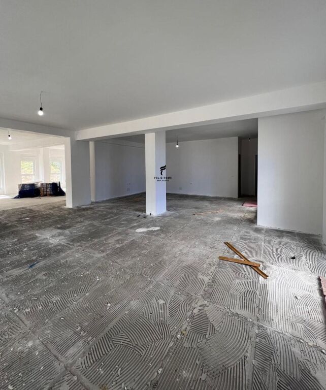 NEGOZIO IN AFFITTO 220 M2 ALI DEMI 300.000 LEKE FH-73194