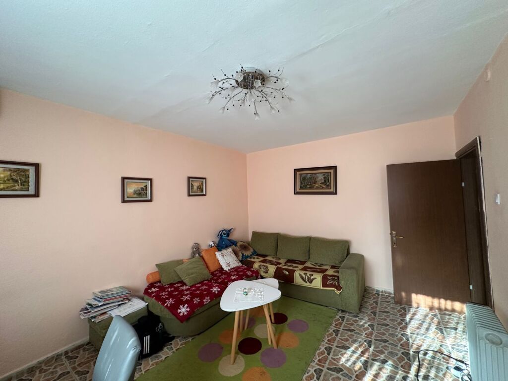 🏠 Appartamento 1+1 in affitto📍 Indirizzo: Di fronte al Ministero della Difesa, a 50 m dalla scuola “Ramazan Jarani”💶 Prezzo: 35.000 lek/mese