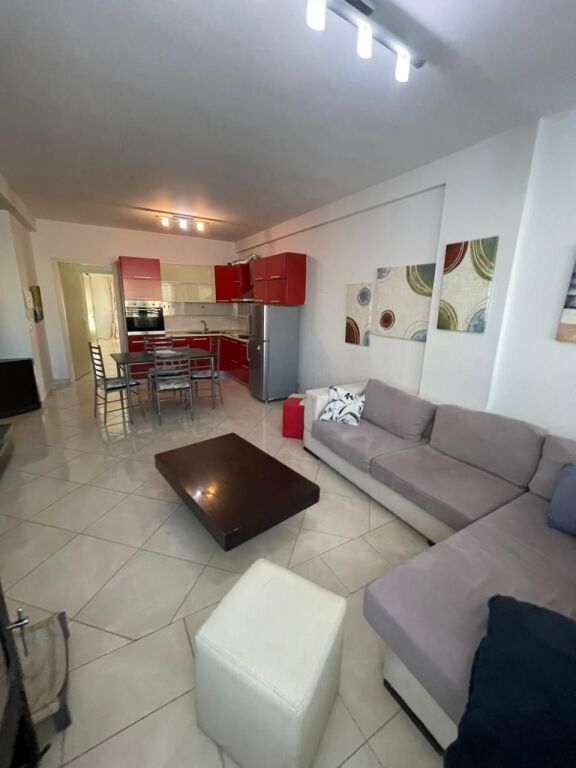 Shitet , Apartament 2+1 Pas Grand Gallery, Tiranë.